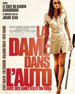 La Dame dans l'auto avec des lunettes et un fusil - Joan Sfarr