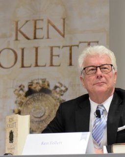 Trois bonnes raisons de lire Ken Follett