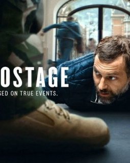 Ce sera en ligne cet été : la série Hostage avec Suranne Jones et Julie Delpy