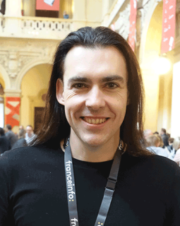 Sire Cédric : Du Feu de l'enfer, interview sur son nouveau roman 