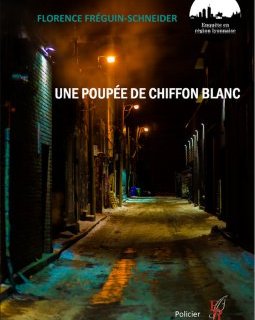 Une poupée de chiffon blanc - Florence Freguin-Schneider