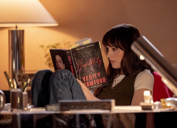 La bande-annonce de Verity, le thriller érotique d’Anne Hathaway.