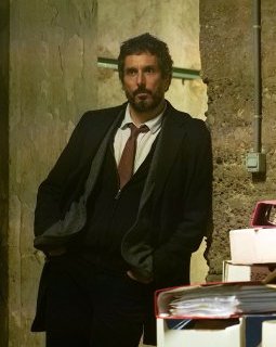 Tout le Monde Ment - Hélène Angel