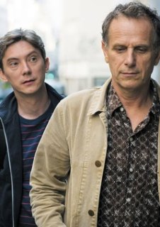 Un trailer pour Un beau voyou deLucas Bernard avec Charles Berling