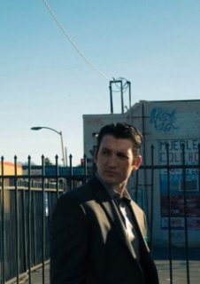 Les premières images de Too Old to Die Young