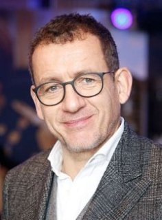 Dany Boon va traquer Klaus Barbie. 